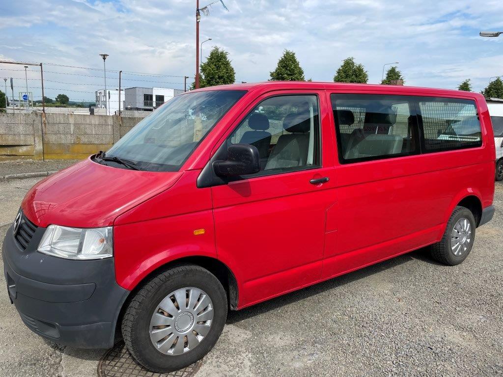 Volkswagen Transporter T5 klima tažné 5 míst