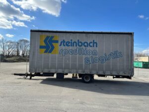 Nákladní přívěs c.hm.11t valník s plachtou 1osa