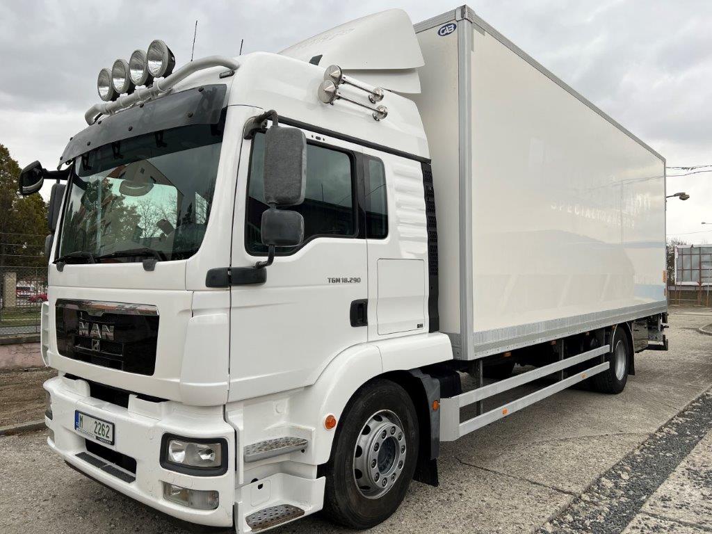 MAN TGM 18.290 se skříní a hydr.čelem