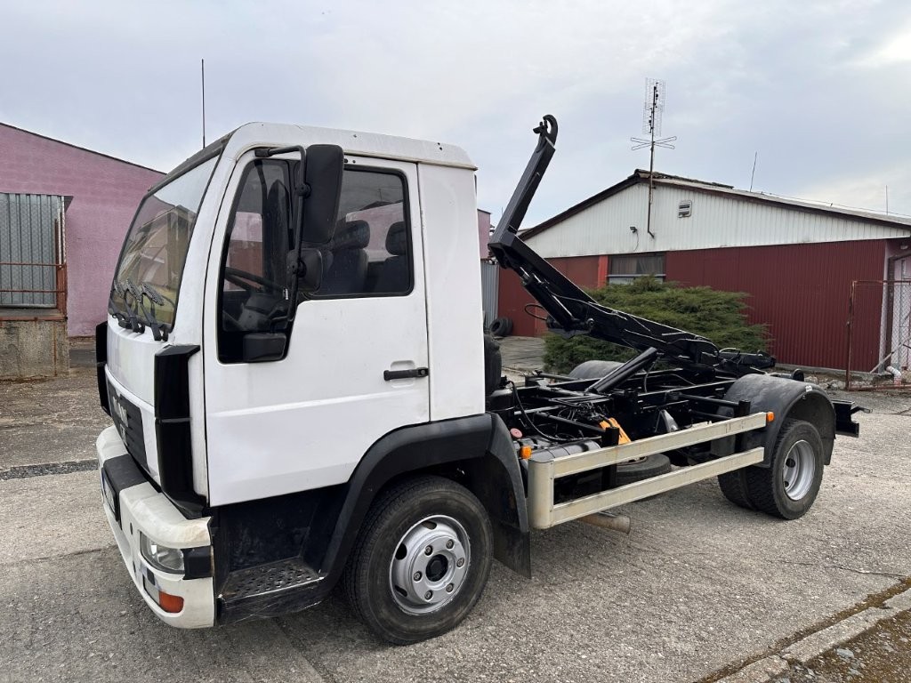 MAN LE 8.145 EURO 3, hákový nosič kontejnerů